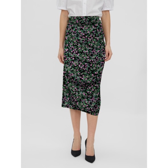 Vero Moda Dresses & Skirts - NEW Vero Moda Olga Floral Ruched Midi Skirt Size XS